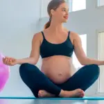 Beneficios del yoga prenatal para mamás y bebés